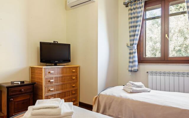 Peaceful Holiday Home in Punta Milocca With Private Pool