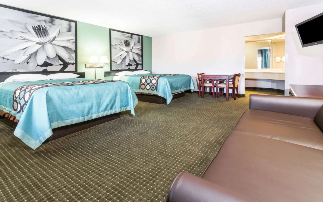 Super 8 by Wyndham Marianna I-10