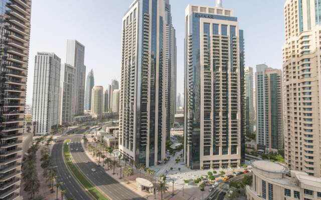 Luxury StayCation - Huge 2 Bedroom Lav