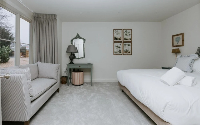 The Dragonfly - Central 2 Bedroom House