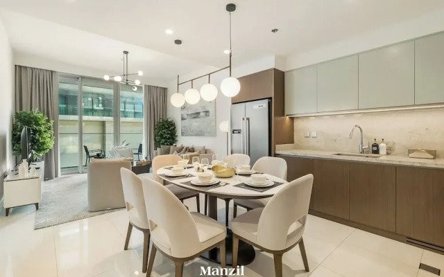 Modern 2BR w Direct Beach Access, Emaar Beachfront