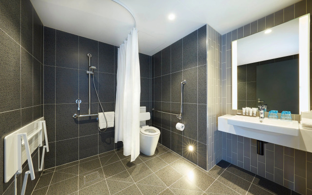 Holiday Inn Express Melbourne Little Collins by IHG