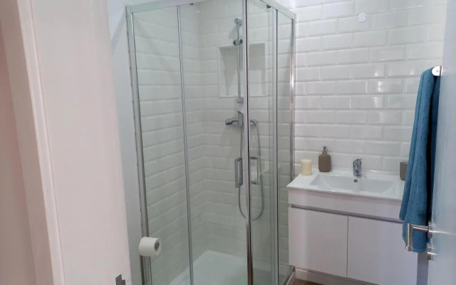 white pearl apartment central confy spacious