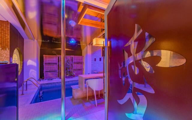 Dragon Motel (Только для взрослых)