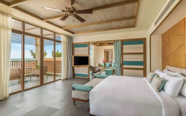 Luxe 5BR Villa: Beachfront Breakfast Pool