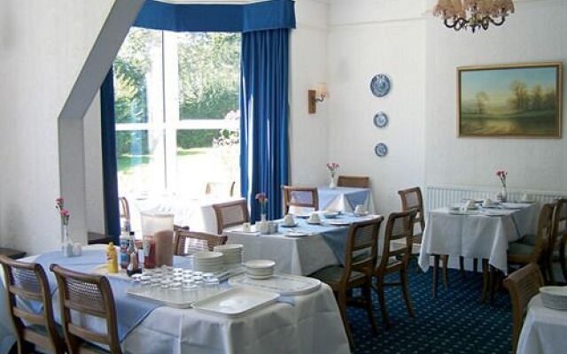 Lanarth Hotel and Caravan Park