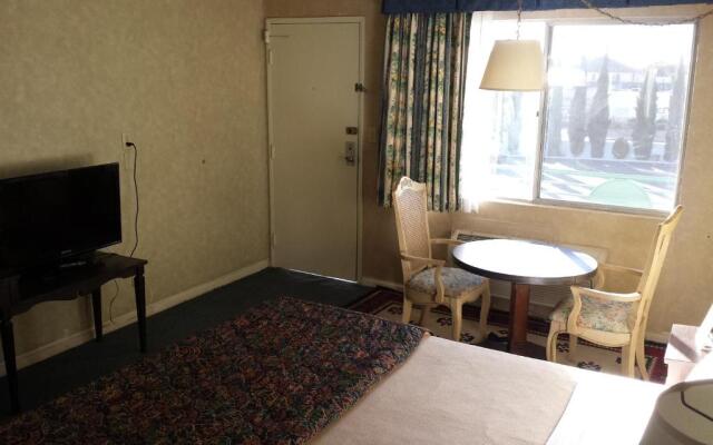 Travelers Beach Inn