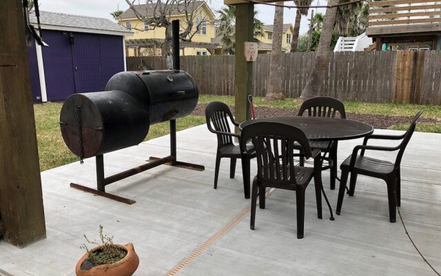 The Purple House - Four Bedroom Home