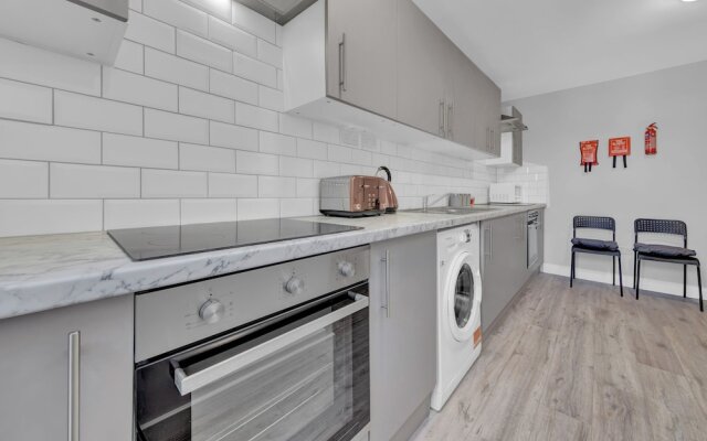 Captivating 1-bed Studio in West Drayton