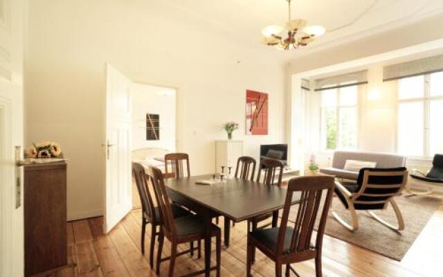 Elegante Altbauwohnung (CB1)