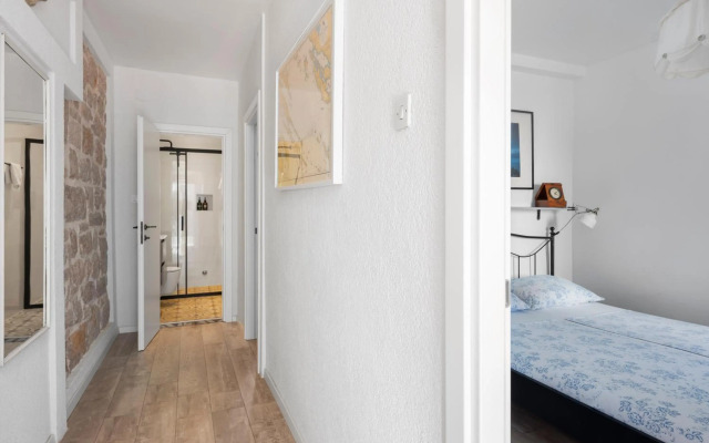 Hanna Cozy Old Stone House