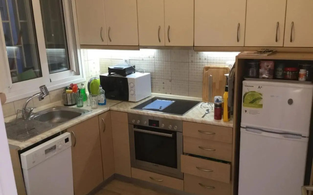 Spacious & Sunny Kolonaki Apt 5 mins metro/ACx3/1.5 BT
