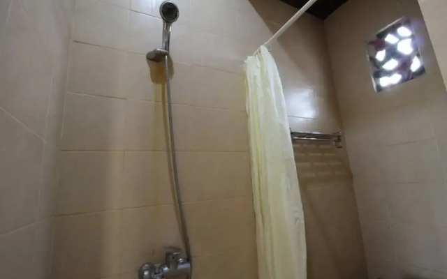 Capital O 94011 Binhari Guest House