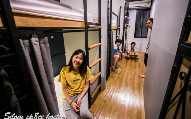 Silom SPACE Hostel