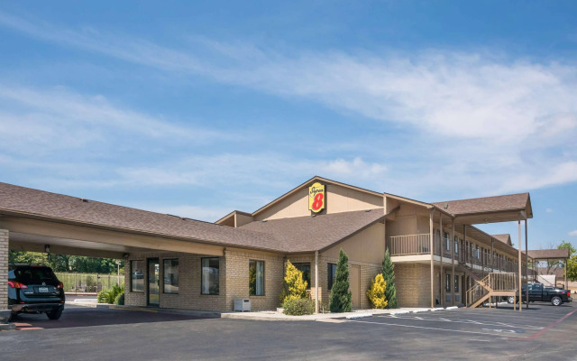 Hill Country Inn & Suites