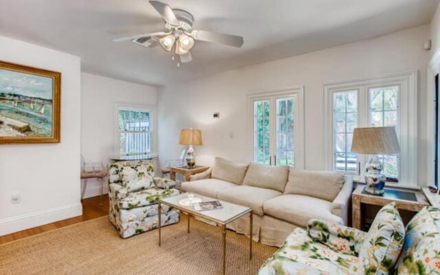 Villa Blanca - 4bd-3ba - Private Pool - Parking