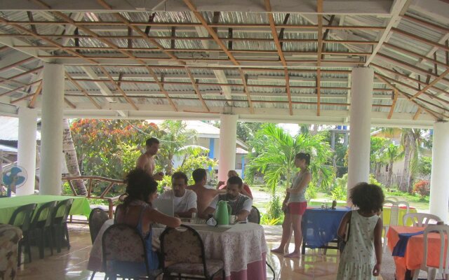 Mr. Kwiiz Lodging House and Restaurant