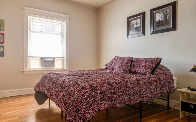 Lively 1 Bedroom Apt Near Lake