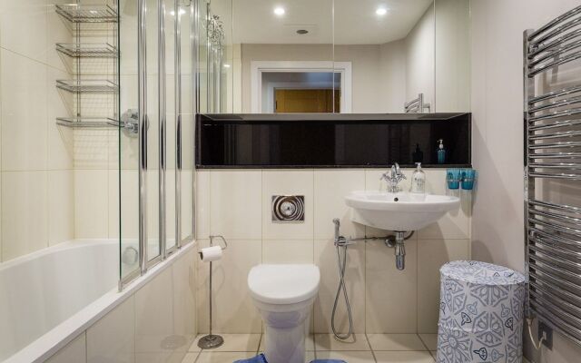 Full River View 3-bedroom Very Large Flat