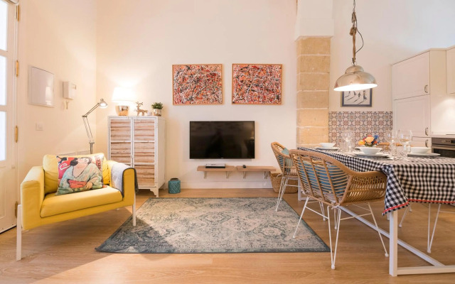 Cream Loft. Siente Jerez. Parking+Wifi+Netflix