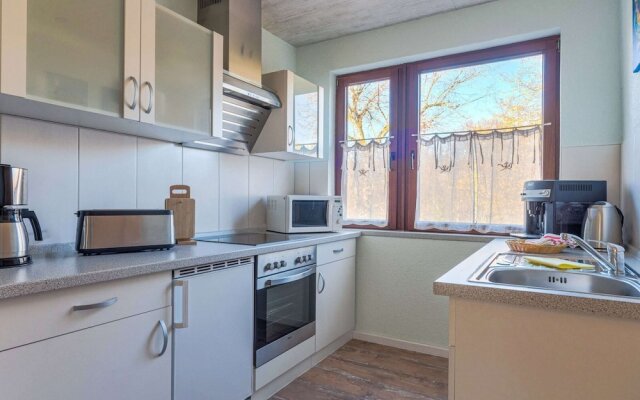 Spacious Apartment near Lake in Guntersberge