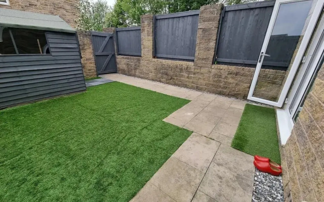Burnley-4-bedroom House-sleeps 6-parking-clariturf