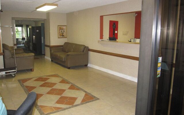 Airport Plaza Hotel