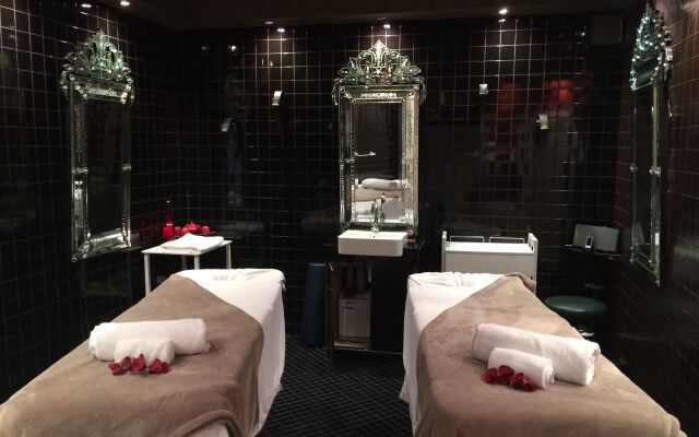 Echoes Boutique Hotel and Restaurant