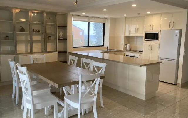 Burgess @ Kings Beach Apartments