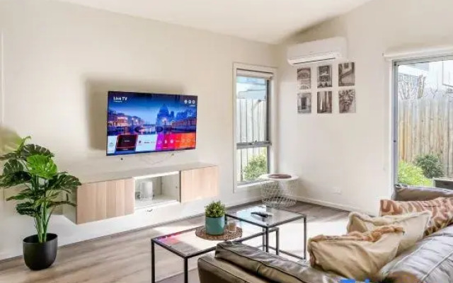 Stylish Berwick Home with WiFi, Smart TV, Garage