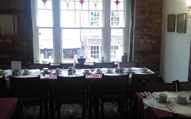Queens Head Hotel