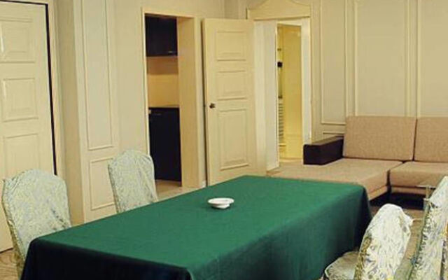 Chunlan Business Hotel