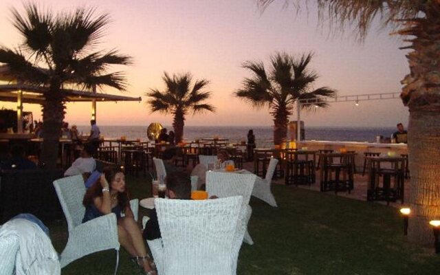 Cavo Seaside Suites