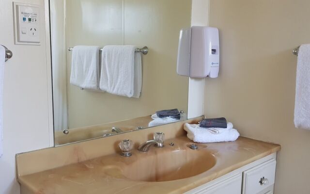 18th Avenue Thermal Motel