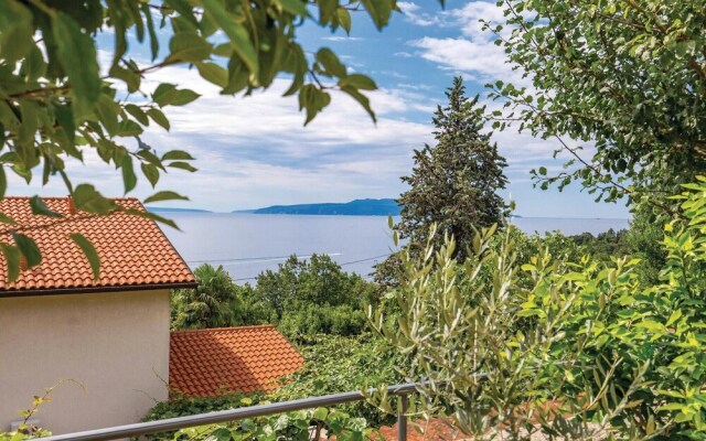 Stunning Home in Icici With Wifi and 2 Bedrooms
