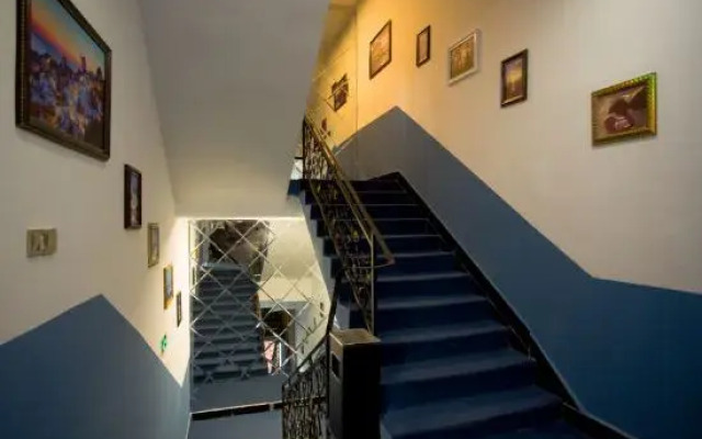 Liyang Eiffel Theme Hotel