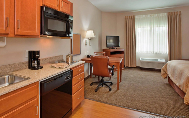 Candlewood Suites Kansas City Airport