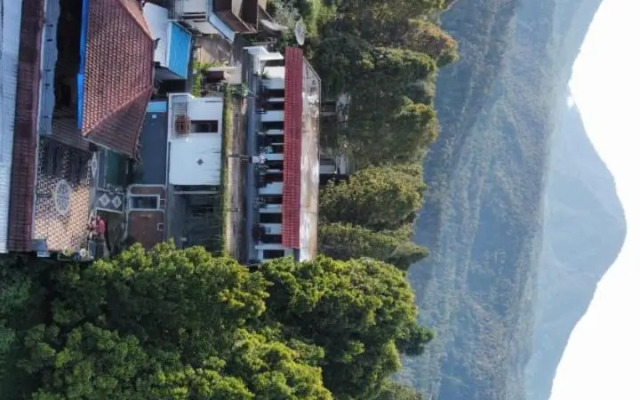 Adila Warung And Homestay