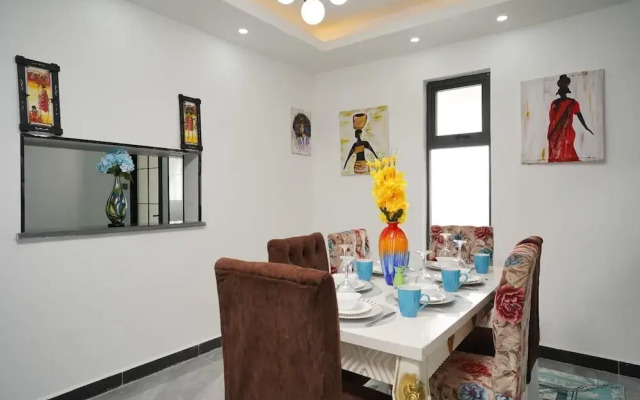 Lux Suites Platinum Oak Residency