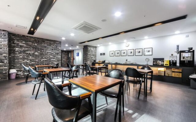 Browndot Hotel - Gold