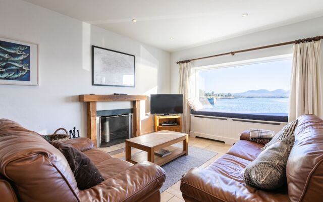 Roundstone Quay House