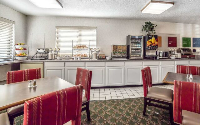 Yellowstone River Inn & Suites