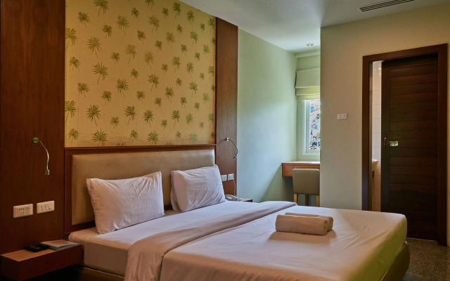 Phuket Ecozy Hotel