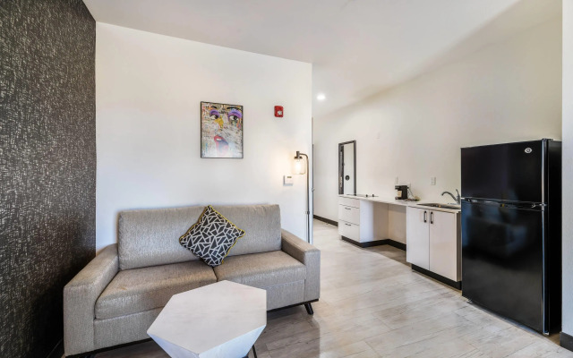 Hy-Lo Hotel, an Ascend Collection Hotel