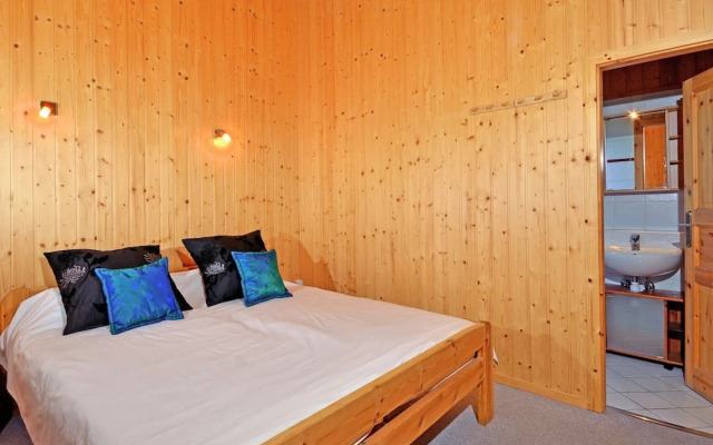 Luxurious Chalet in Riddes with Hot Tub