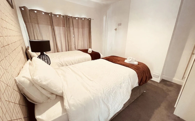Charming 3 bed Holiday House in Birmingham