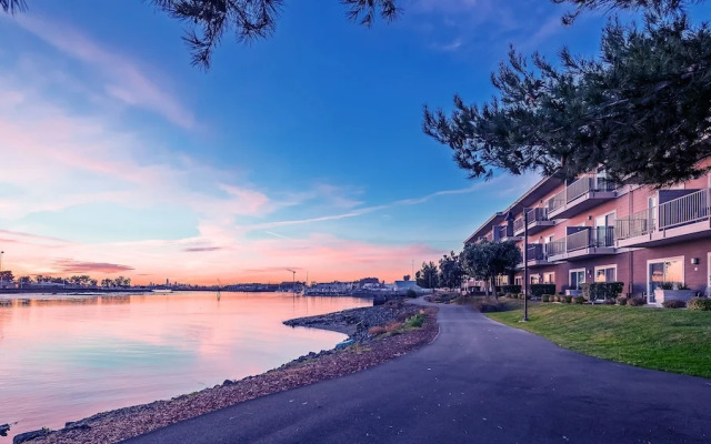 Executive Inn & Suites Embarcadero Cove Oakland Waterfront