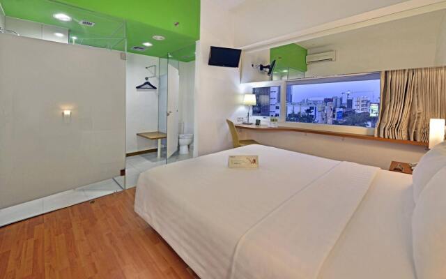 Whiz Hotel Pemuda Semarang