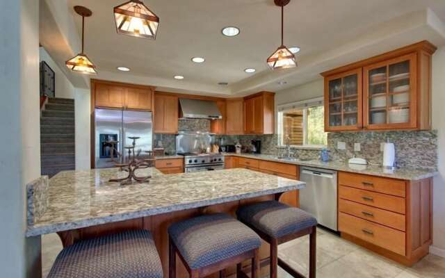 1261 Country Club Drive