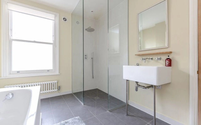 Vauxhall Oasis - 3 Bed House by BaseToGo